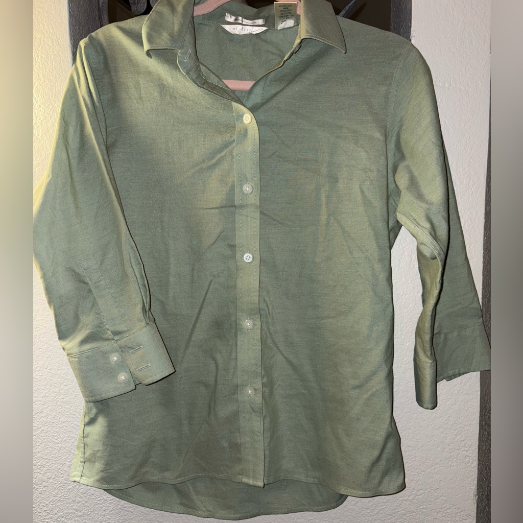 Austin Clothing Co Green ButtonUp Shirt Austin Clothing Co Green ButtonUp Shirt